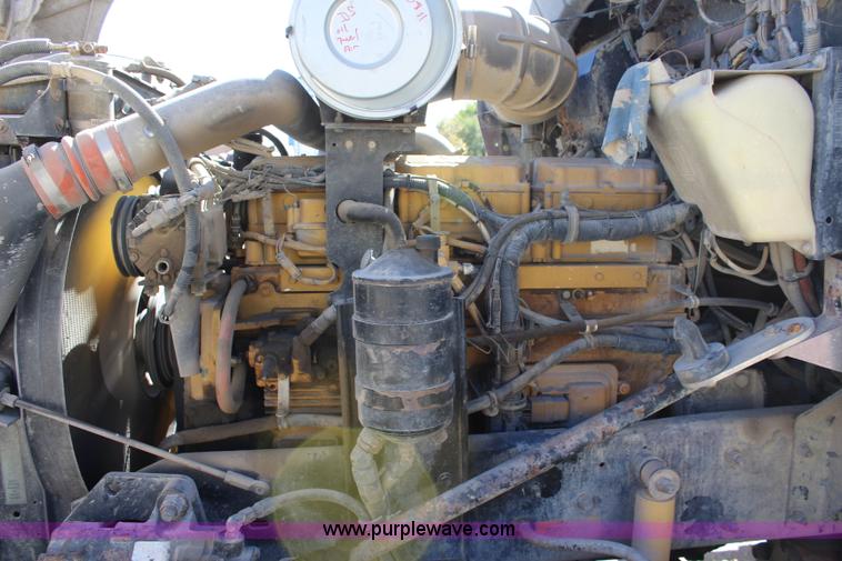 image for item L2466 1997 Kenworth T600 semi truck