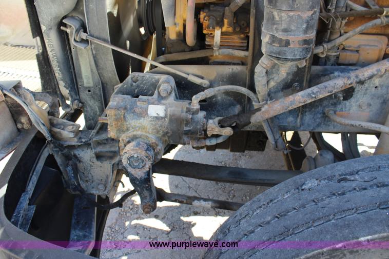 image for item L2466 1997 Kenworth T600 semi truck