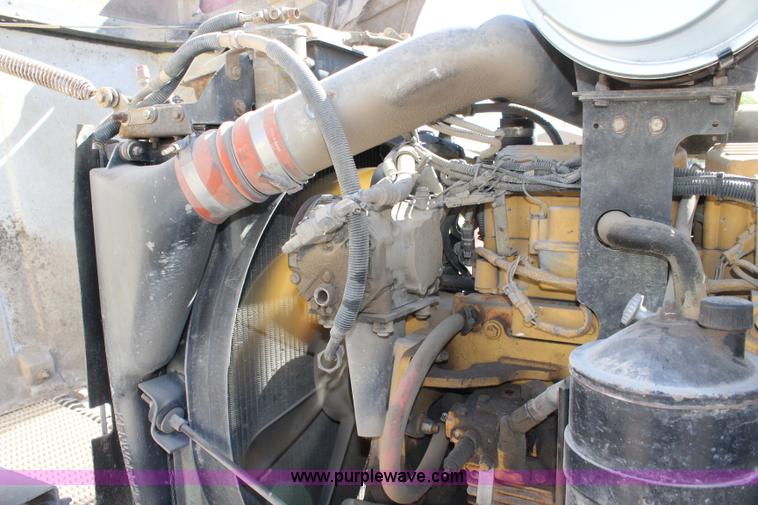 image for item L2466 1997 Kenworth T600 semi truck