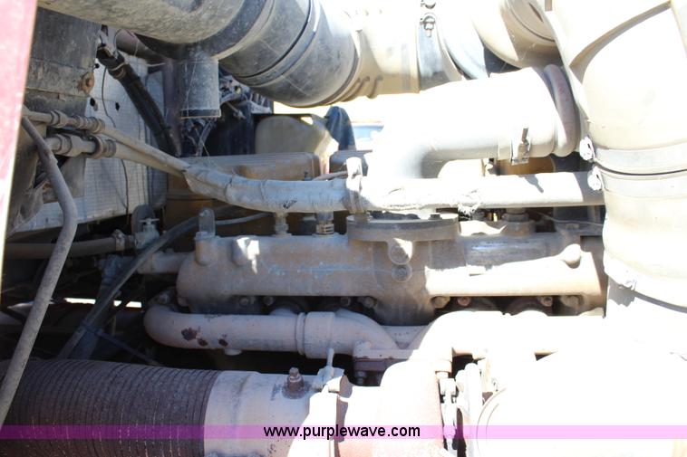 image for item L2466 1997 Kenworth T600 semi truck