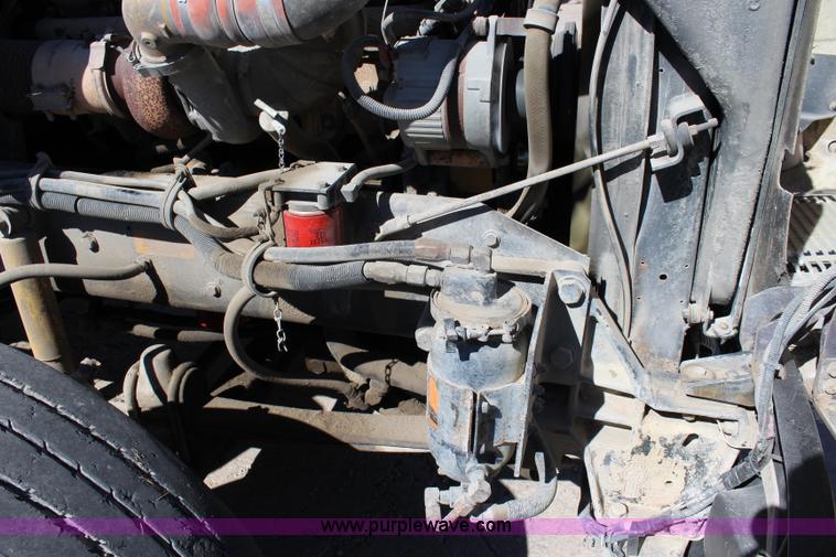 image for item L2466 1997 Kenworth T600 semi truck