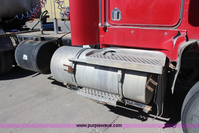 image for item L2466 1997 Kenworth T600 semi truck