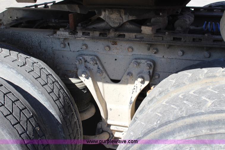 image for item L2466 1997 Kenworth T600 semi truck