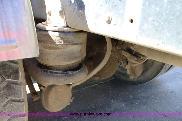 image for item L2466 1997 Kenworth T600 semi truck