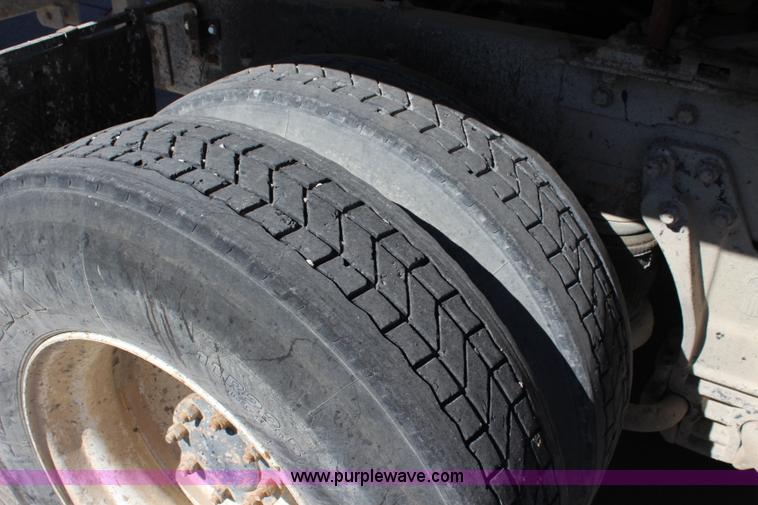 image for item L2466 1997 Kenworth T600 semi truck