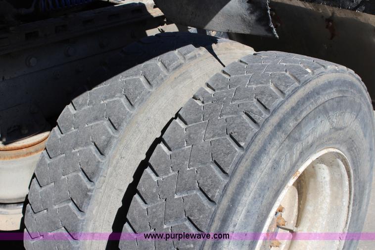 image for item L2466 1997 Kenworth T600 semi truck