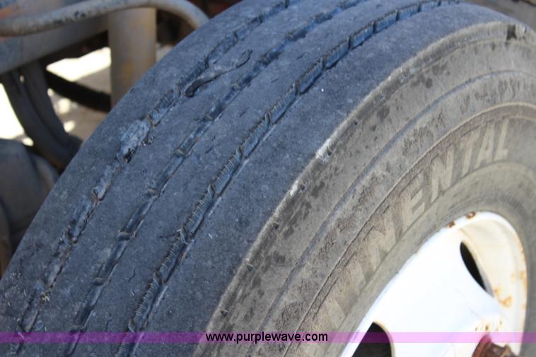 image for item L2466 1997 Kenworth T600 semi truck