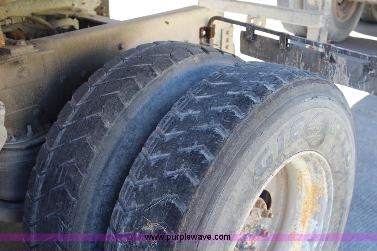 image for item L2466 1997 Kenworth T600 semi truck