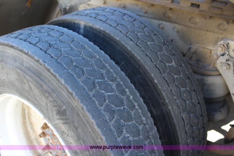 image for item L2466 1997 Kenworth T600 semi truck