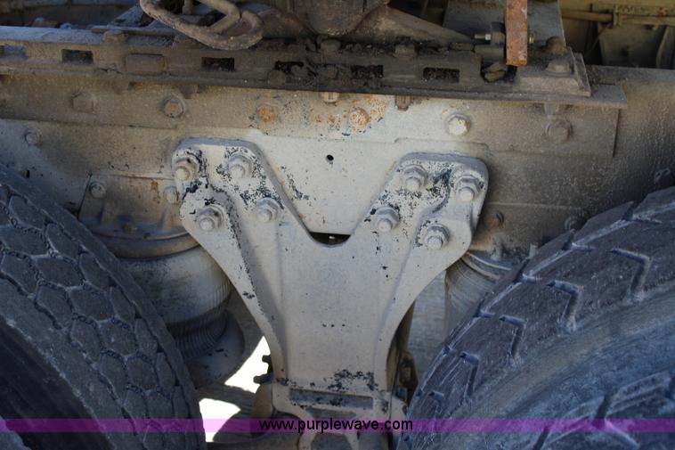 image for item L2466 1997 Kenworth T600 semi truck