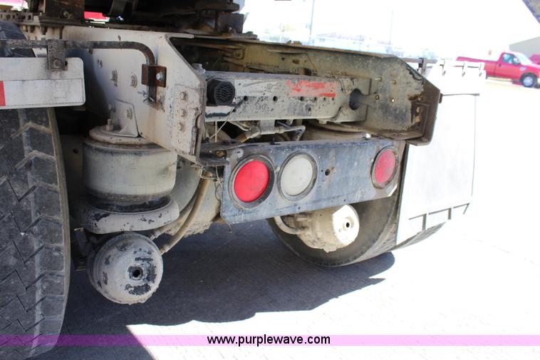 image for item L2466 1997 Kenworth T600 semi truck