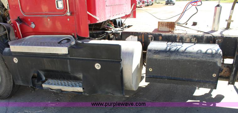 image for item L2466 1997 Kenworth T600 semi truck