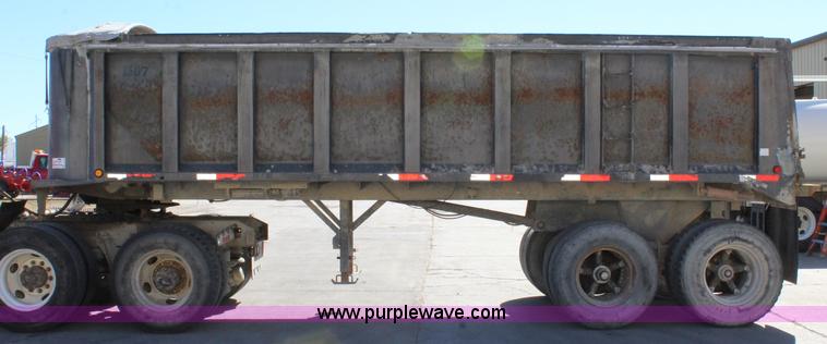 image for item L2467 1993 Hilbilt end dump trailer