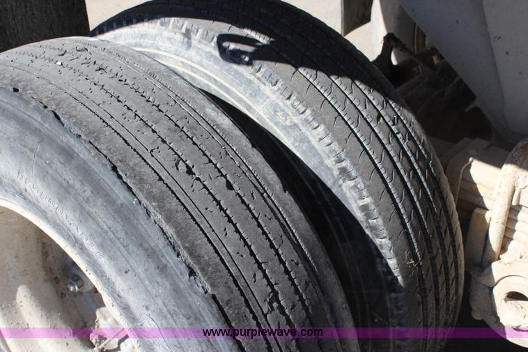 image for item L2467 1993 Hilbilt end dump trailer