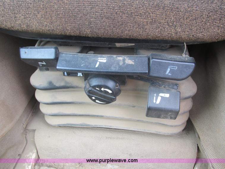 image for item L3855 2002 Caterpillar D6M LGP dozer