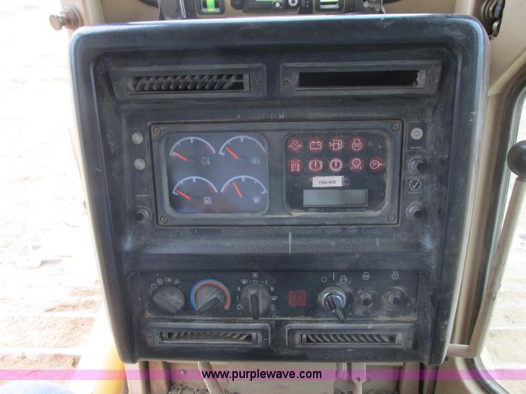 image for item L3855 2002 Caterpillar D6M LGP dozer