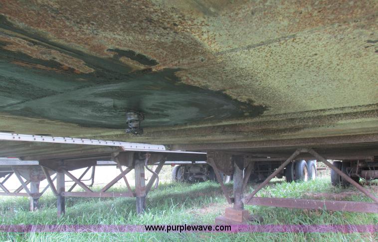 image for item L4106 1996 Stoughton dry van trailer