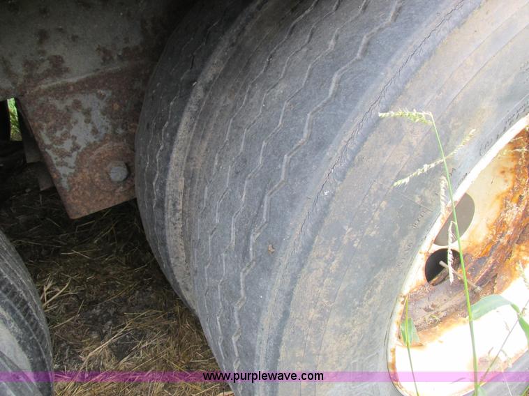 image for item L4106 1996 Stoughton dry van trailer