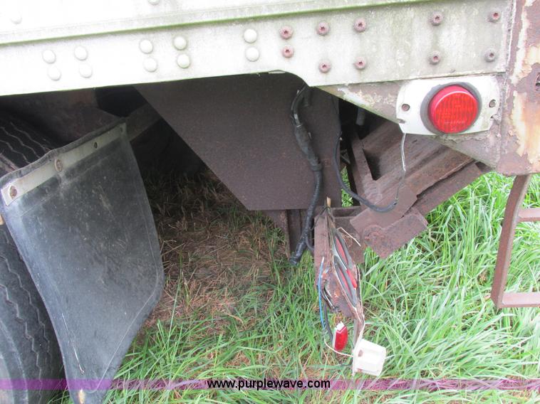 image for item L4106 1996 Stoughton dry van trailer
