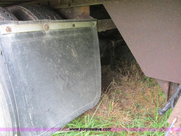 image for item L4106 1996 Stoughton dry van trailer