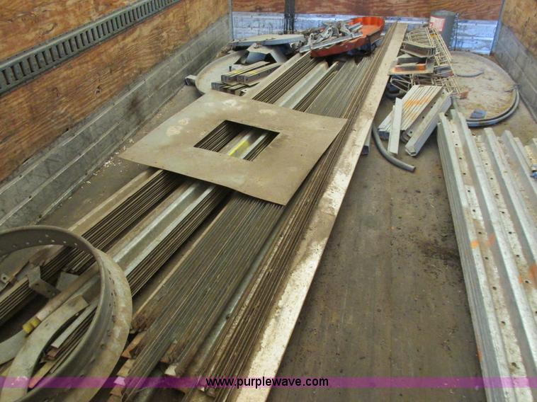 image for item L4106 1996 Stoughton dry van trailer