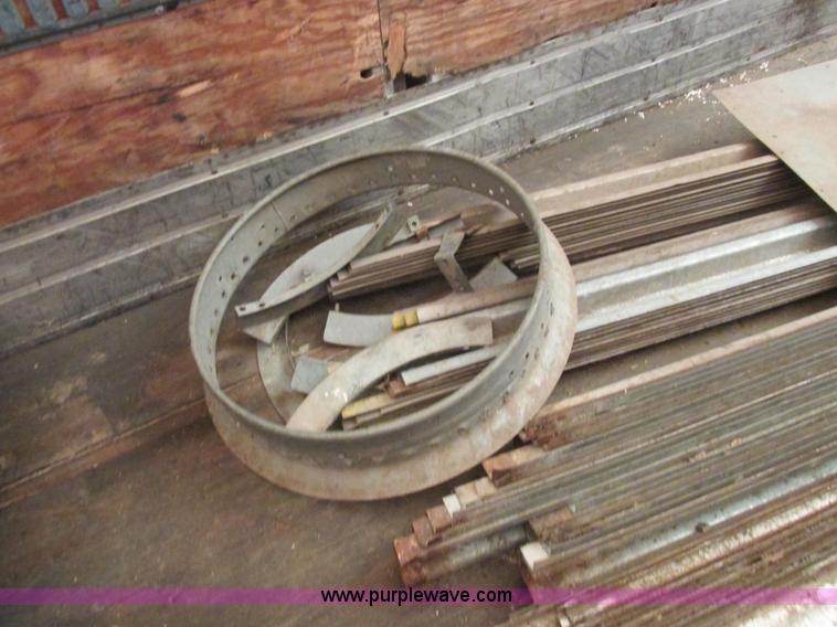 image for item L4106 1996 Stoughton dry van trailer