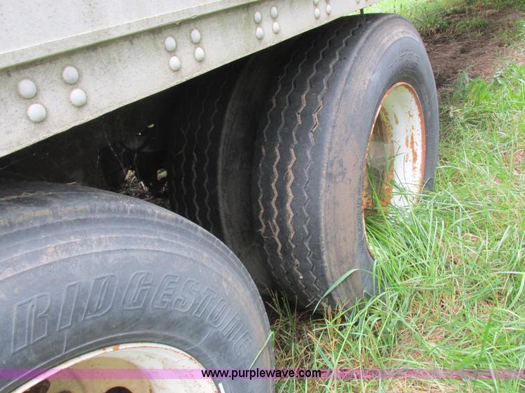 image for item L4106 1996 Stoughton dry van trailer