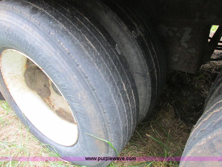 image for item L4106 1996 Stoughton dry van trailer