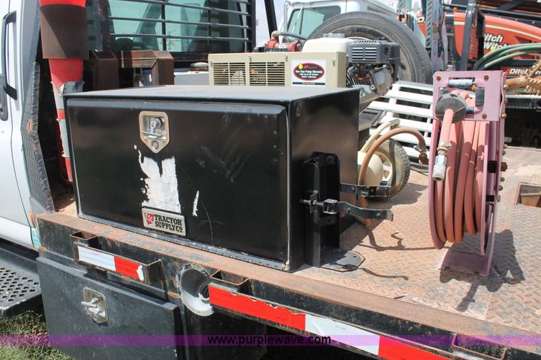 image for item L4261 2007 Chevrolet C4500 service truck