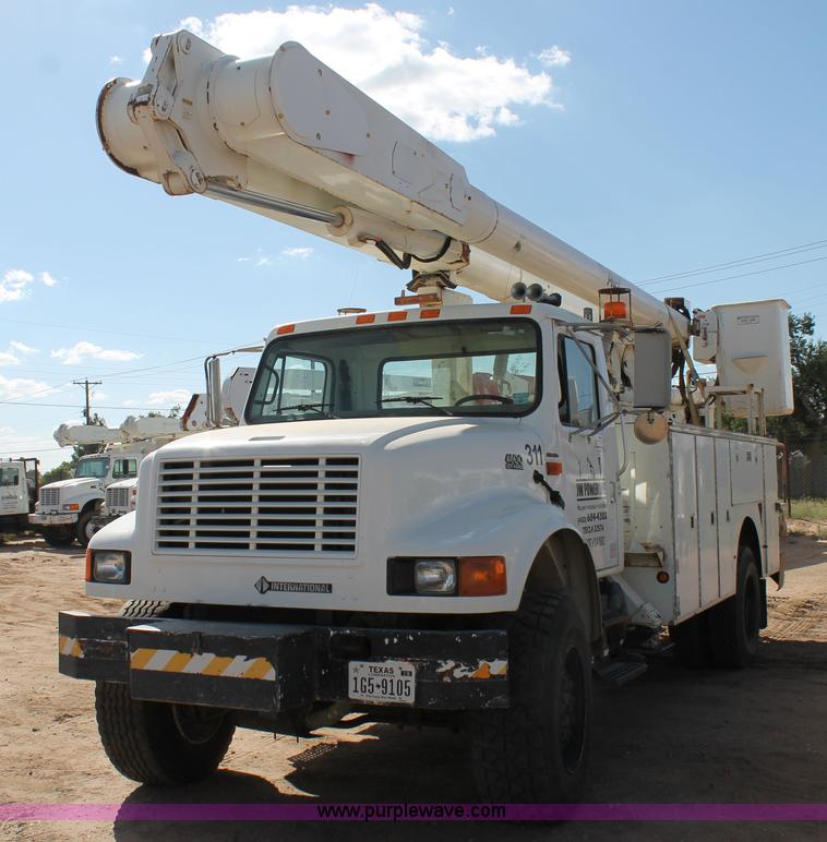 image for item L4268 2000 International 4800 bucket truck