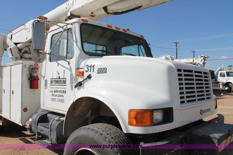 image for item L4268 2000 International 4800 bucket truck