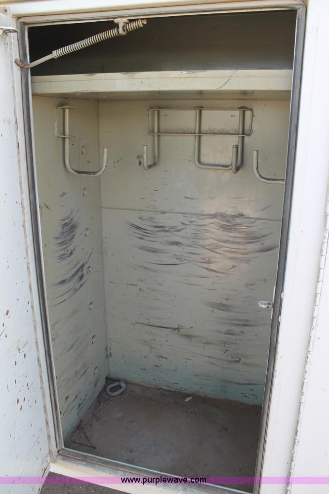 image for item L4268 2000 International 4800 bucket truck