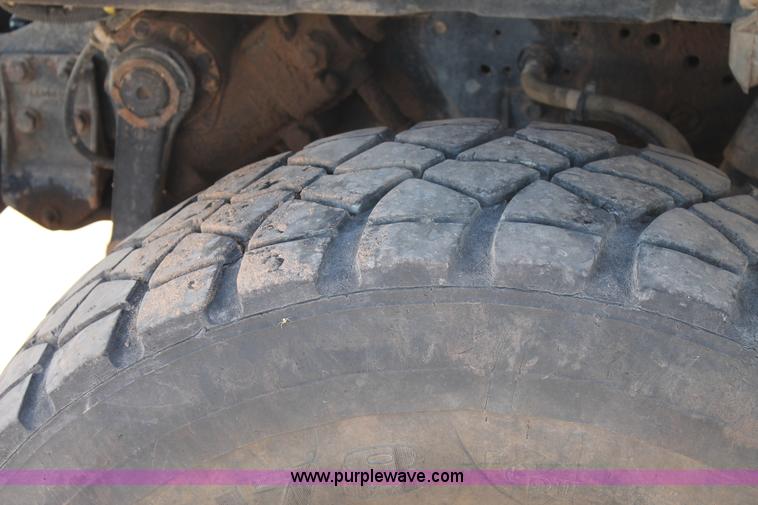 image for item L4268 2000 International 4800 bucket truck