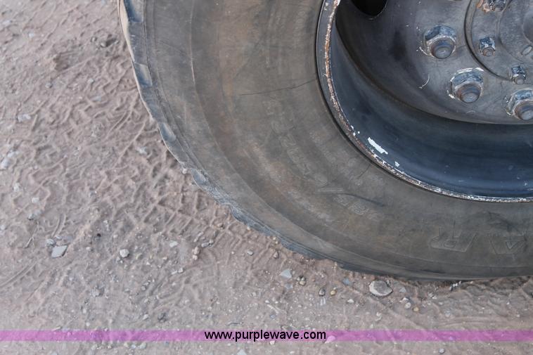 image for item L4268 2000 International 4800 bucket truck