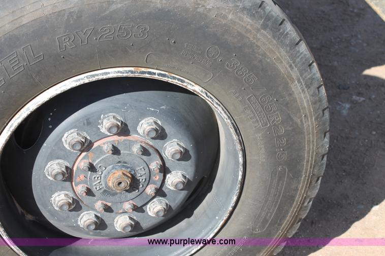 image for item L4268 2000 International 4800 bucket truck