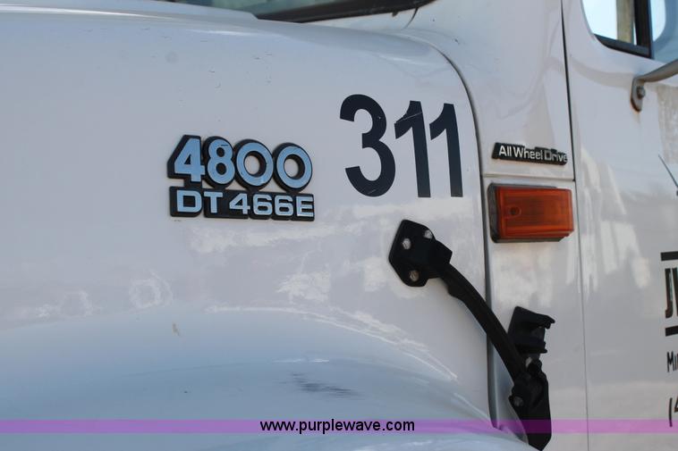 image for item L4268 2000 International 4800 bucket truck