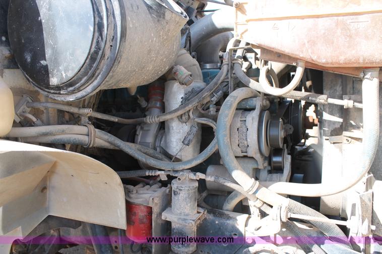 image for item L4268 2000 International 4800 bucket truck