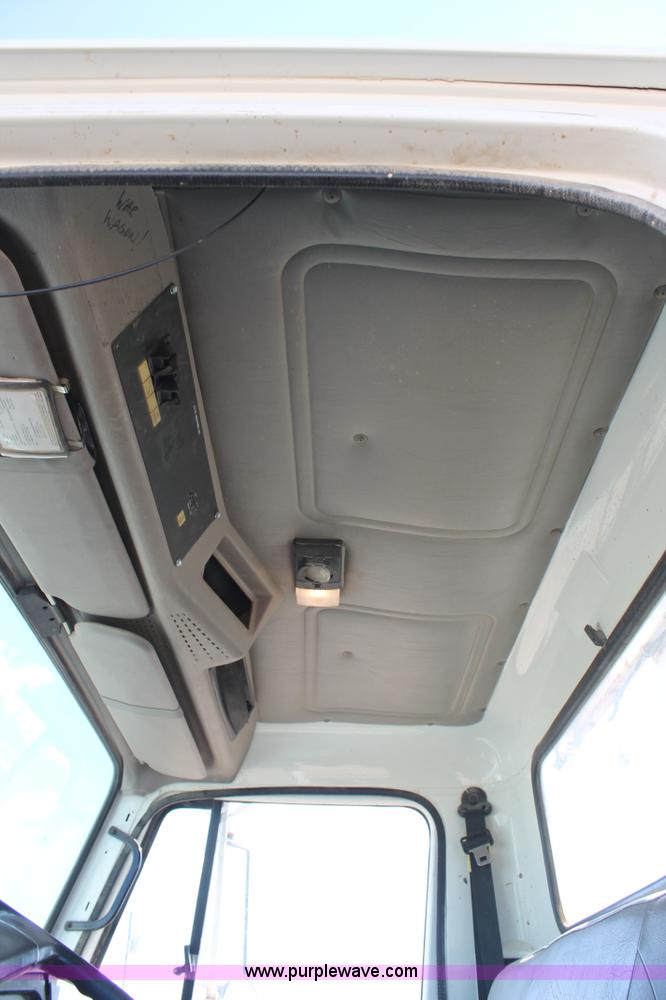 image for item L4268 2000 International 4800 bucket truck