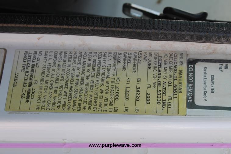 image for item L4268 2000 International 4800 bucket truck