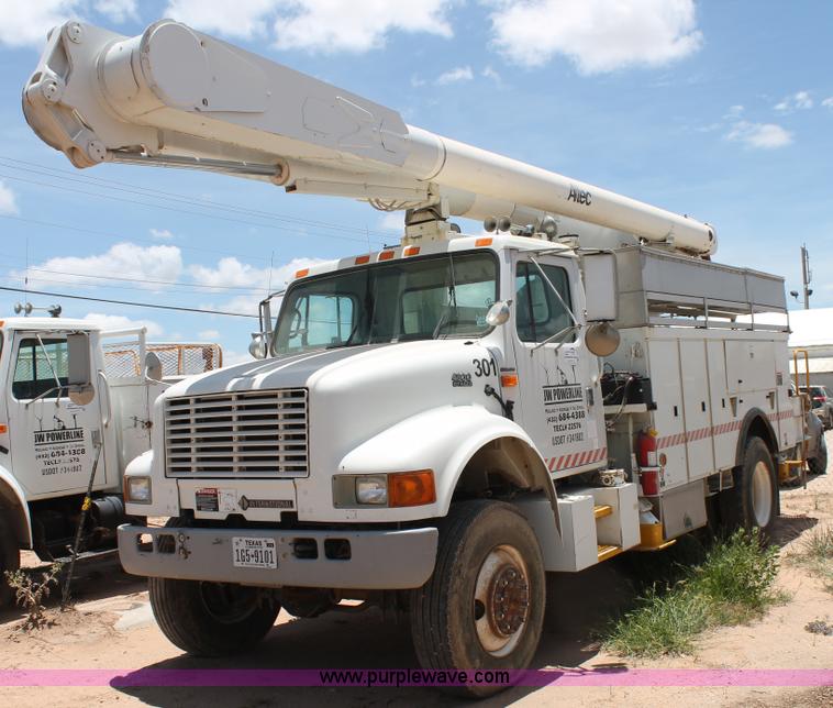 image for item L4285 2002 International 4800 bucket truck