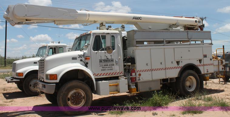 image for item L4285 2002 International 4800 bucket truck