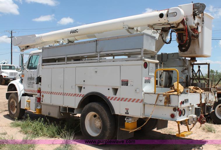 image for item L4285 2002 International 4800 bucket truck