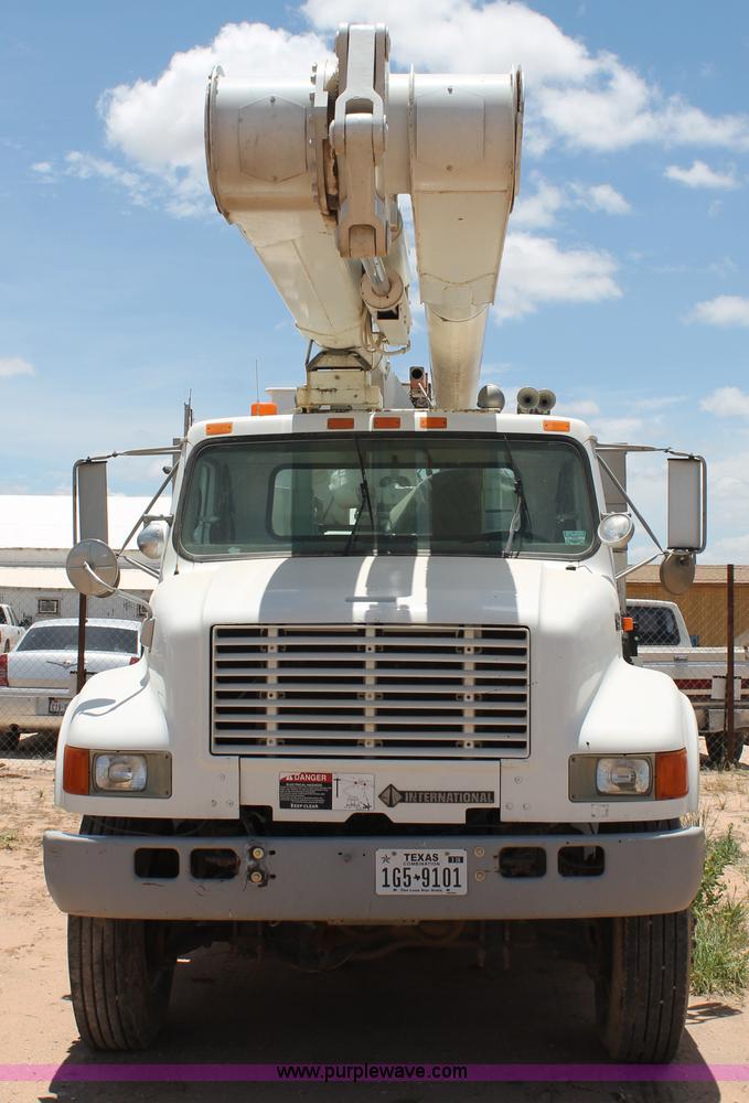 image for item L4285 2002 International 4800 bucket truck