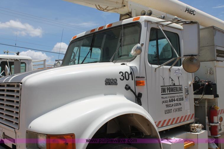 image for item L4285 2002 International 4800 bucket truck