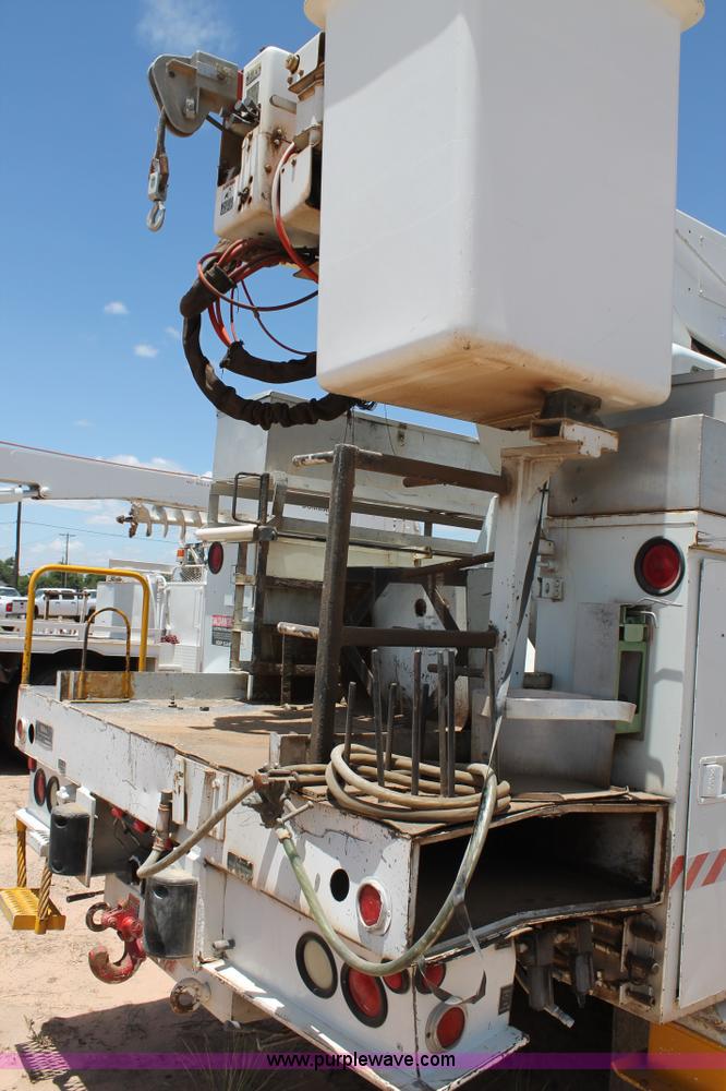 image for item L4285 2002 International 4800 bucket truck