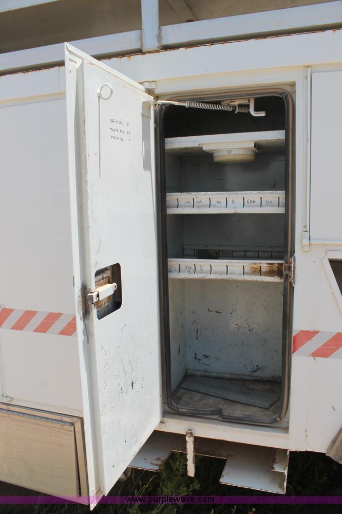 image for item L4285 2002 International 4800 bucket truck