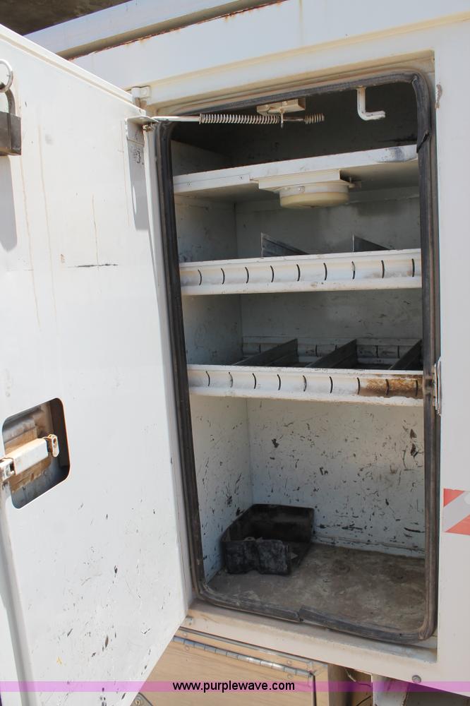 image for item L4285 2002 International 4800 bucket truck