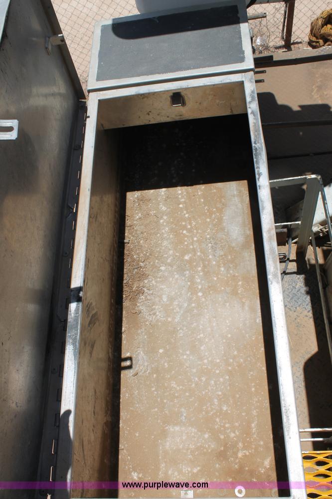 image for item L4285 2002 International 4800 bucket truck