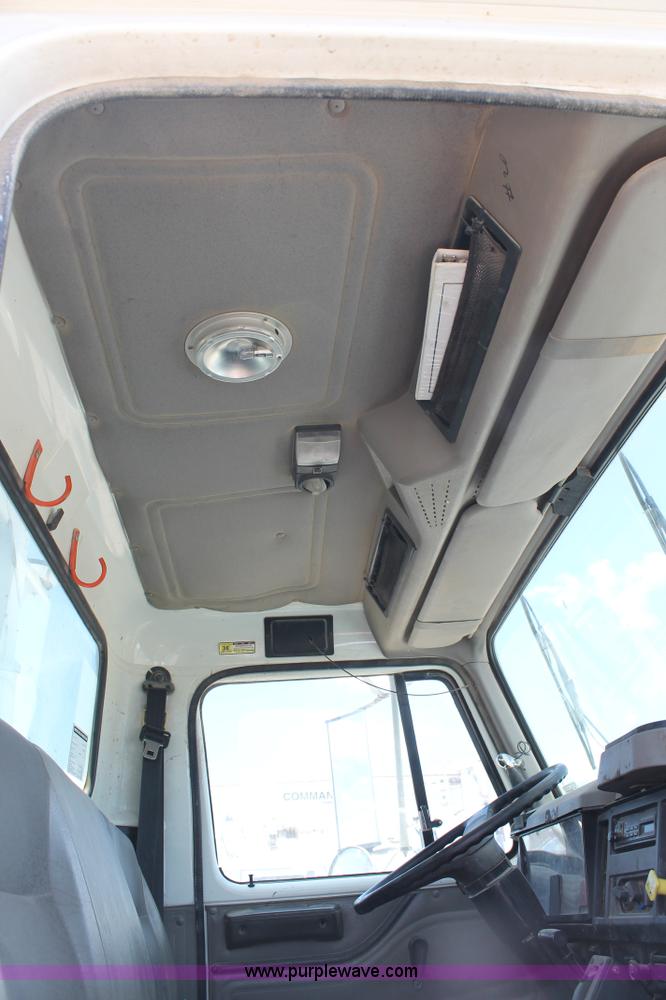 image for item L4285 2002 International 4800 bucket truck