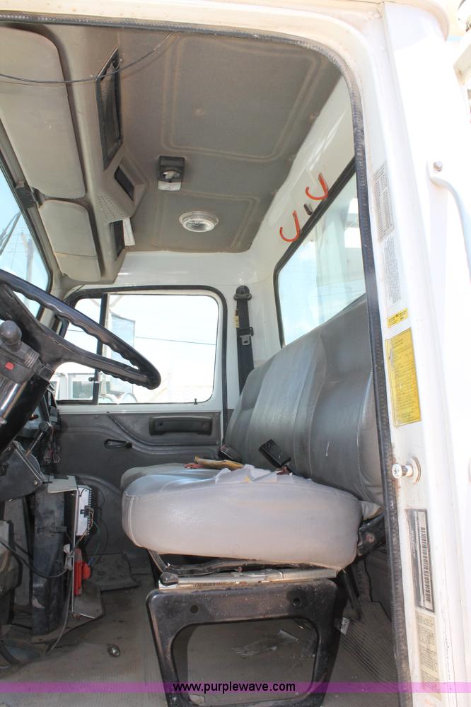 image for item L4285 2002 International 4800 bucket truck